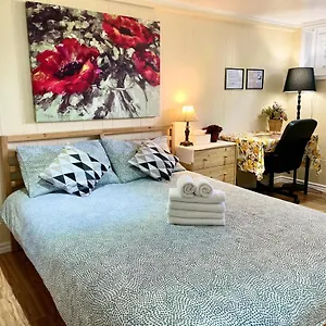 Perfect Home-private Washrooms,free Parking,high Speed Net Privatunterkunft