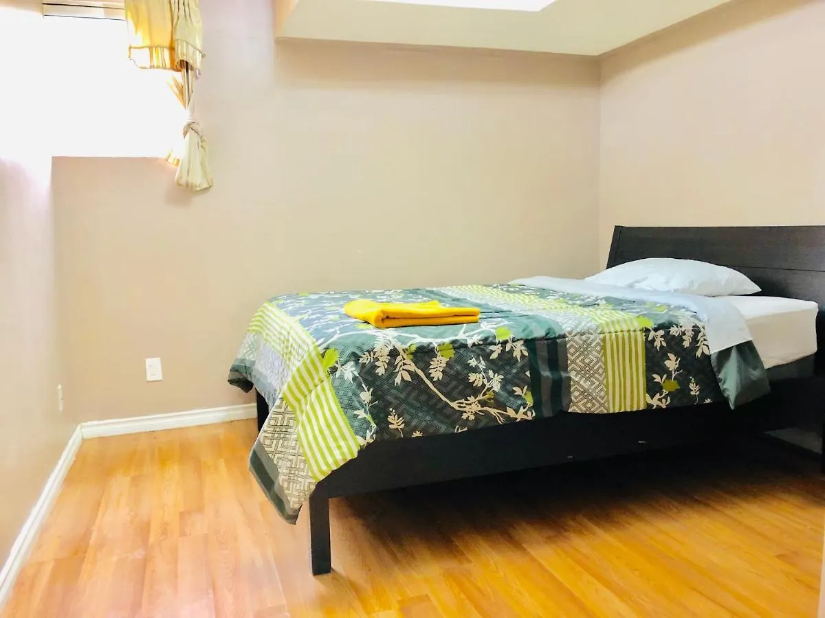 Апартаменты Quiet Room By Smartying York University Торонто